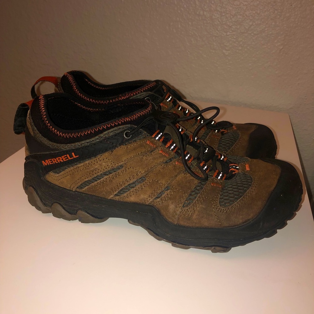 MERRELL HIKING BOOTS